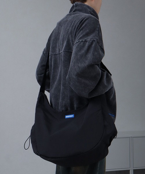 SEQUENZ（シークエンズ）の「【SEQUENZ/シークエンズ】TECH ROUND SHOULDER BAG / テック ラウンドショルダーバッグ（ショルダーバッグ・メンズ・アイボリー/ブラック・FREE）」の6枚目の写真