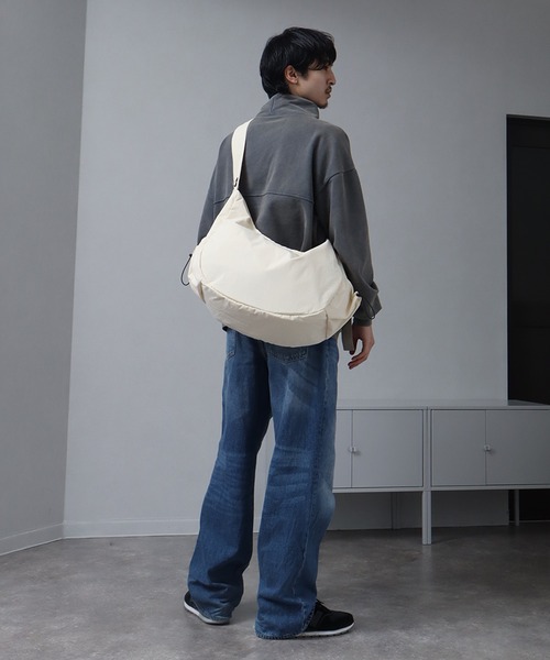 SEQUENZ（シークエンズ）の「【SEQUENZ/シークエンズ】TECH ROUND SHOULDER BAG / テック ラウンドショルダーバッグ（ショルダーバッグ・メンズ・アイボリー/ブラック・FREE）」の10枚目の写真