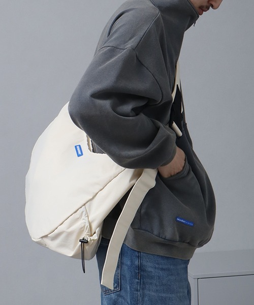 SEQUENZ（シークエンズ）の「【SEQUENZ/シークエンズ】TECH ROUND SHOULDER BAG / テック ラウンドショルダーバッグ（ショルダーバッグ・メンズ・アイボリー/ブラック・FREE）」の9枚目の写真