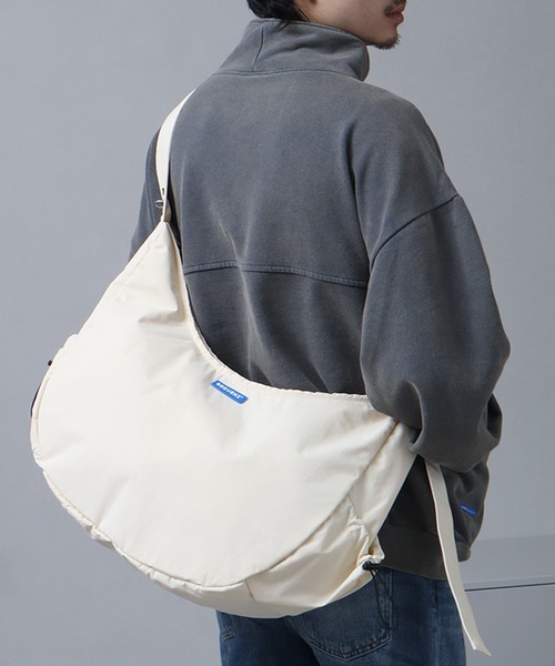 SEQUENZ（シークエンズ）の「【SEQUENZ/シークエンズ】TECH ROUND SHOULDER BAG / テック ラウンドショルダーバッグ（ショルダーバッグ・メンズ・アイボリー/ブラック・FREE）」の8枚目の写真