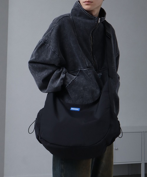SEQUENZ（シークエンズ）の「【SEQUENZ/シークエンズ】TECH ROUND SHOULDER BAG / テック ラウンドショルダーバッグ（ショルダーバッグ・メンズ・アイボリー/ブラック・FREE）」の5枚目の写真