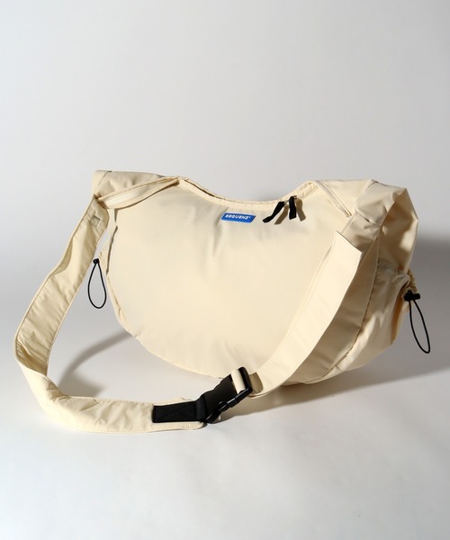 SEQUENZ（シークエンズ）の「【SEQUENZ/シークエンズ】TECH ROUND SHOULDER BAG / テック ラウンドショルダーバッグ（ショルダーバッグ・メンズ・アイボリー/ブラック・FREE）」の4枚目の写真