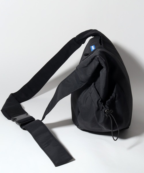 SEQUENZ（シークエンズ）の「【SEQUENZ/シークエンズ】TECH ROUND SHOULDER BAG / テック ラウンドショルダーバッグ（ショルダーバッグ・メンズ・アイボリー/ブラック・FREE）」の16枚目の写真