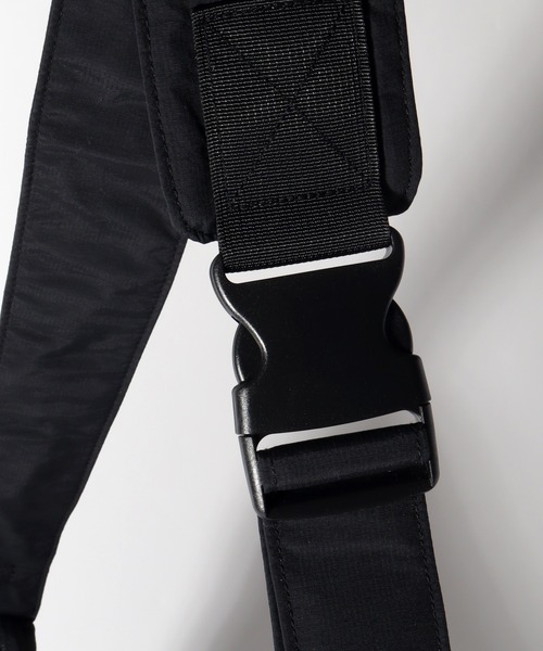 SEQUENZ（シークエンズ）の「【SEQUENZ/シークエンズ】TECH ROUND SHOULDER BAG / テック ラウンドショルダーバッグ（ショルダーバッグ・メンズ・アイボリー/ブラック・FREE）」の18枚目の写真