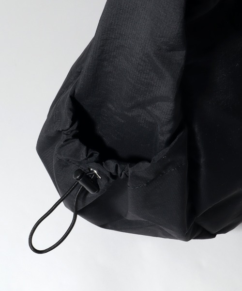 SEQUENZ（シークエンズ）の「【SEQUENZ/シークエンズ】TECH ROUND SHOULDER BAG / テック ラウンドショルダーバッグ（ショルダーバッグ・メンズ・アイボリー/ブラック・FREE）」の21枚目の写真