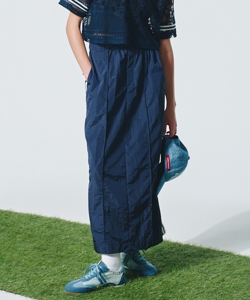 ESSENTIAL（エッセンシャル）の「タフタサイドラインマキシスカート（スカート・レディース・ブラック/ネイビー・38/36）」の2枚目の写真