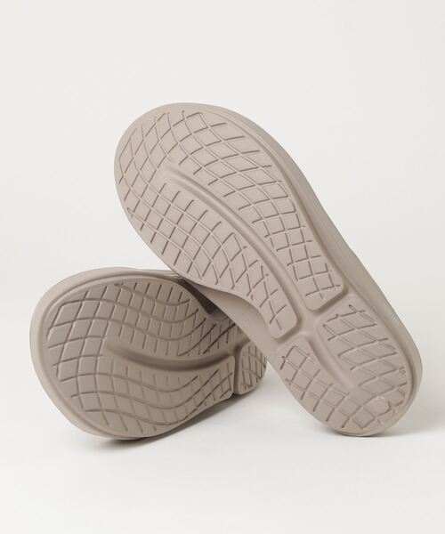 OOFOS(ウーフォス)の「OOFOS OOriginal-Nomad 2000010102222(サンダル・メンズ・ベージュ・28cm/26cm/27cm)」の10枚目の写真