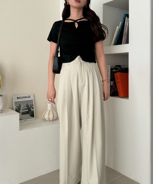 efill（エフィル）の「クロス ネック ストラップ トップス（Tシャツ/カットソー・レディース・ブラック・FREE）」の6枚目の写真