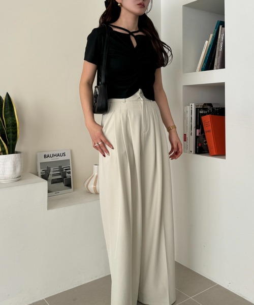 efill（エフィル）の「クロス ネック ストラップ トップス（Tシャツ/カットソー・レディース・ブラック・FREE）」の7枚目の写真