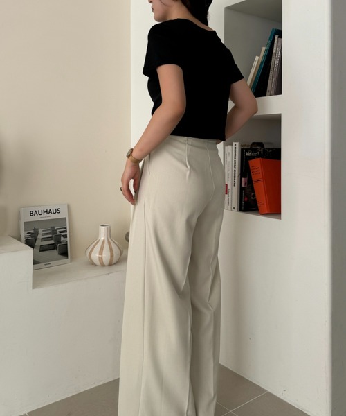 efill（エフィル）の「クロス ネック ストラップ トップス（Tシャツ/カットソー・レディース・ブラック・FREE）」の8枚目の写真