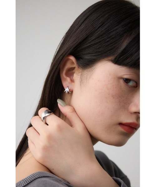 AZUL by moussy（アズールバイマウジー）の「アスタリスクプチピアス（ピアス（両耳用）・レディース・シルバー/ゴールド系その他・FREE）」の3枚目の写真