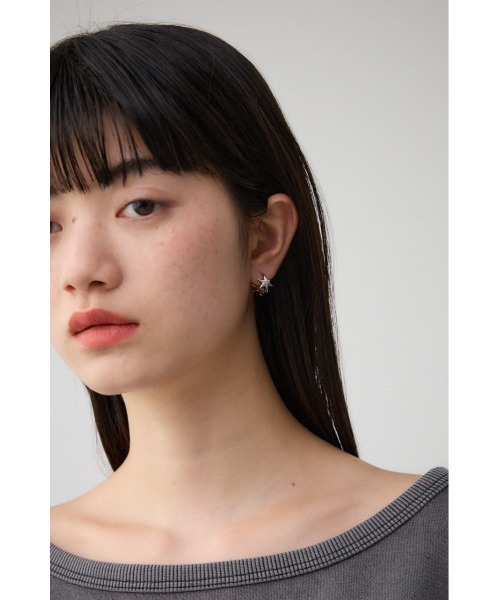 AZUL by moussy（アズールバイマウジー）の「アスタリスクプチピアス（ピアス（両耳用）・レディース・シルバー/ゴールド系その他・FREE）」の4枚目の写真
