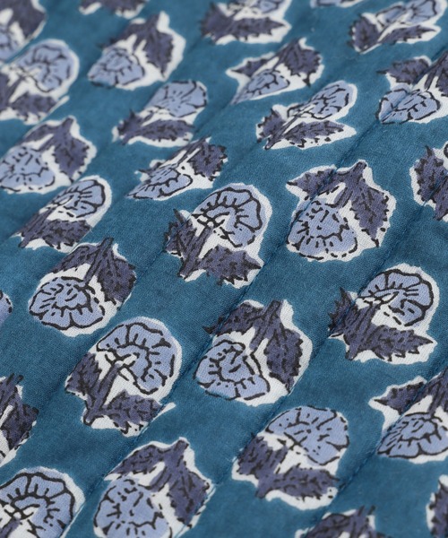 ROSE BUD（ローズバッド）の「フラワープリントキルティングベスト（ベスト・レディース・ピンク/ブルー・ONE SIZE）」の7枚目の写真