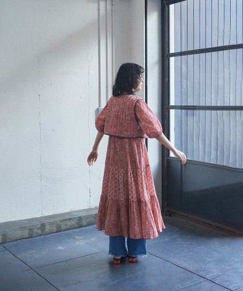 ROSE BUD（ローズバッド）の「フラワープリントキルティングベスト（ベスト・レディース・ピンク/ブルー・ONE SIZE）」の10枚目の写真