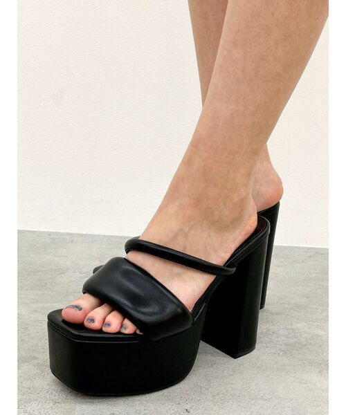 GYDA(ジェイダ)の「アシンメトリーラインパディングチャンキーサンダル(サンダル・レディース・オフホワイト/ブラック・LARGE/MEDIUM/SMALL)」の18枚目の写真