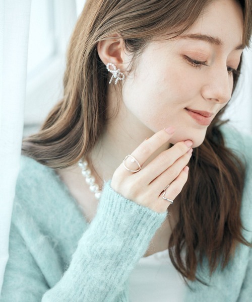 Jolie Toujours(ジョリトゥジュール)の「パール×メタルリボンピアス(ピアス(両耳用)・レディース・シルバー/ゴールド・FREE)」の9枚目の写真