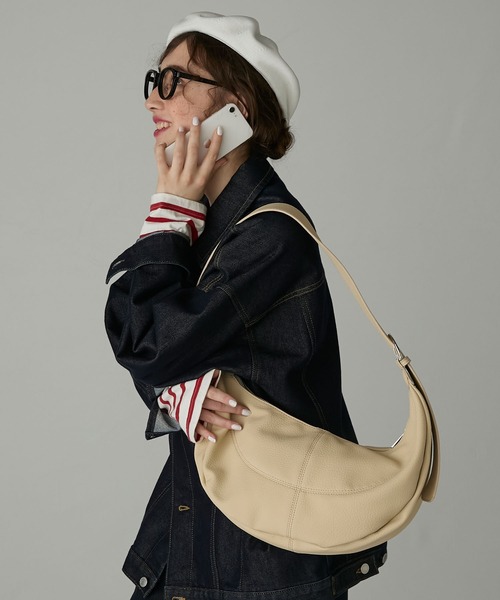 BONLECILL Marche(ボンルシールマルシェ)の「【BONLECILL Marche】ワイドベルトムーンバッグ/ショルダーバッグ(ショルダーバッグ・レディース・キャメル/ブラック/アイボリー・FREE)」の5枚目の写真