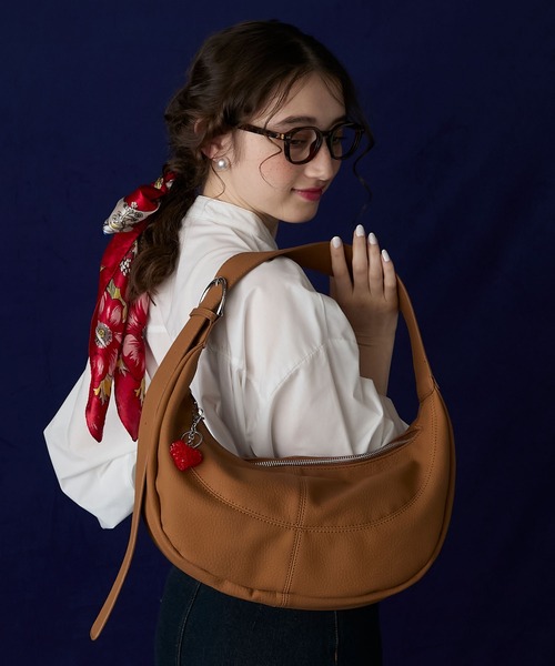 BONLECILL Marche(ボンルシールマルシェ)の「【BONLECILL Marche】ワイドベルトムーンバッグ/ショルダーバッグ(ショルダーバッグ・レディース・キャメル/ブラック/アイボリー・FREE)」の18枚目の写真