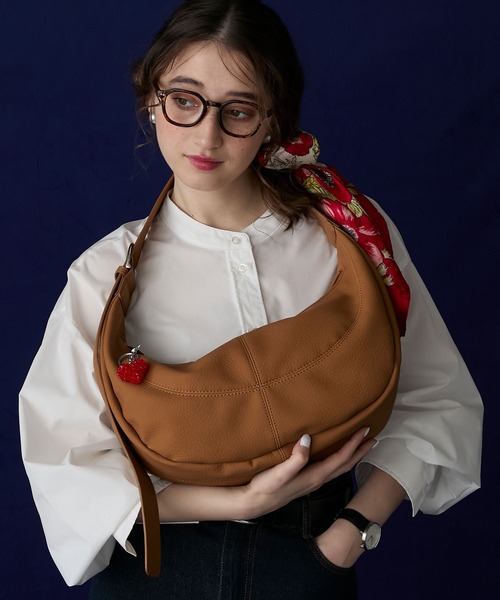 BONLECILL Marche(ボンルシールマルシェ)の「【BONLECILL Marche】ワイドベルトムーンバッグ/ショルダーバッグ(ショルダーバッグ・レディース・キャメル/ブラック/アイボリー・FREE)」の21枚目の写真