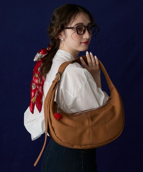 BONLECILL Marche(ボンルシールマルシェ)の「【BONLECILL Marche】ワイドベルトムーンバッグ/ショルダーバッグ(ショルダーバッグ・レディース・キャメル/ブラック/アイボリー・FREE)」の22枚目の写真