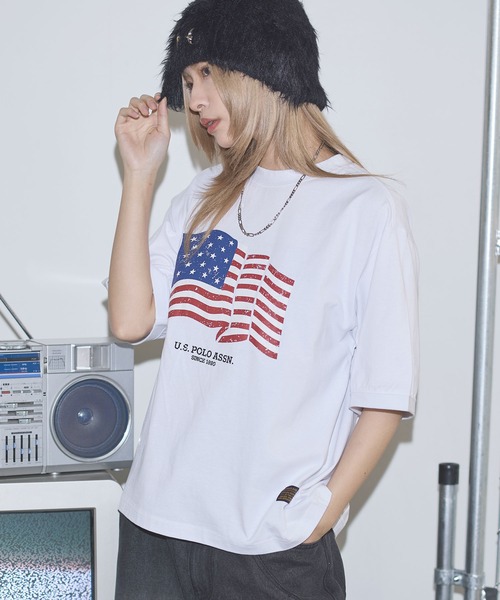 U.S. POLO ASSN.（ユーエスポロアッスン）の「U.S. POLO ASSN. /ユーエスポロアッスン　別注 ヴィンテージ加工天竺グラフィックフラッグTシャツ【UNISEX】（Tシャツ/カットソー・メンズ・ブラック/ワイン/ブラック系/ホワイト・S/M/L/XL）」の8枚目の写真