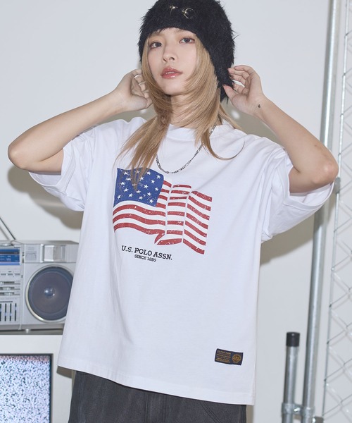 U.S. POLO ASSN.（ユーエスポロアッスン）の「U.S. POLO ASSN. /ユーエスポロアッスン　別注 ヴィンテージ加工天竺グラフィックフラッグTシャツ【UNISEX】（Tシャツ/カットソー・メンズ・ブラック/ワイン/ブラック系/ホワイト・S/M/L/XL）」の9枚目の写真