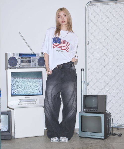 U.S. POLO ASSN.（ユーエスポロアッスン）の「U.S. POLO ASSN. /ユーエスポロアッスン　別注 ヴィンテージ加工天竺グラフィックフラッグTシャツ【UNISEX】（Tシャツ/カットソー・メンズ・ブラック/ワイン/ブラック系/ホワイト・S/M/L/XL）」の11枚目の写真