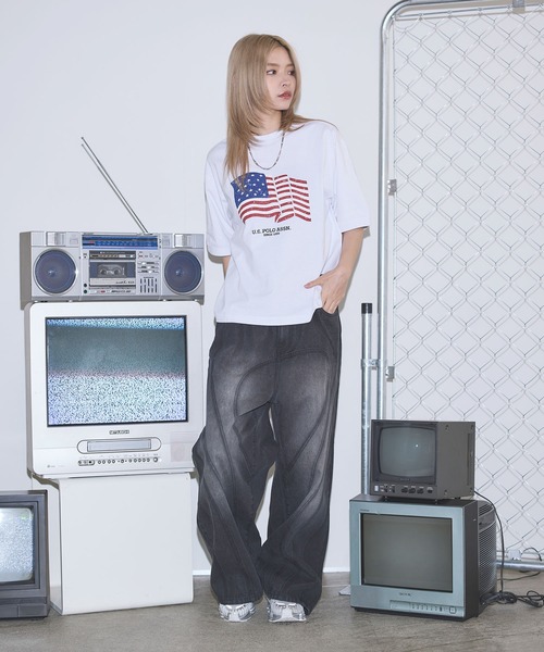 U.S. POLO ASSN.（ユーエスポロアッスン）の「U.S. POLO ASSN. /ユーエスポロアッスン　別注 ヴィンテージ加工天竺グラフィックフラッグTシャツ【UNISEX】（Tシャツ/カットソー・メンズ・ブラック/ワイン/ブラック系/ホワイト・S/M/L/XL）」の12枚目の写真