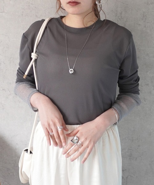 Emma（SELECT LEVERY）（エマ セレクトリベリー）の「袖口シアーラメ切替プルオーバー（Tシャツ/カットソー・レディース・チャコール/ブルー/アイボリー/ブラック・FREE）」の4枚目の写真