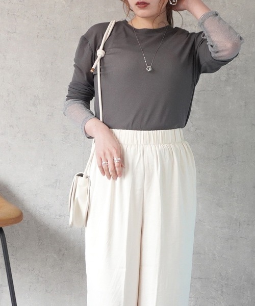 Emma（SELECT LEVERY）（エマ セレクトリベリー）の「袖口シアーラメ切替プルオーバー（Tシャツ/カットソー・レディース・チャコール/ブルー/アイボリー/ブラック・FREE）」の13枚目の写真