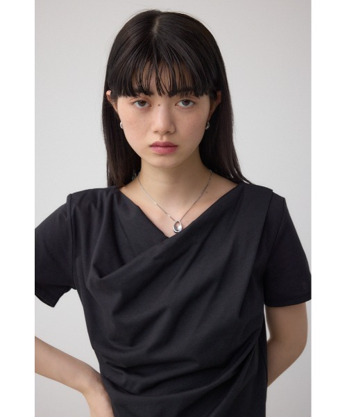 AZUL by moussy（アズールバイマウジー）の「2WAYドレープスムーストップス（Tシャツ/カットソー・レディース・ホワイト/ブラック/ライトピンク/グレイッシュベージュ・FREE）」の16枚目の写真