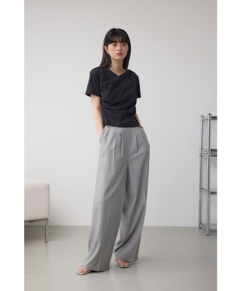 AZUL by moussy（アズールバイマウジー）の「2WAYドレープスムーストップス（Tシャツ/カットソー・レディース・ホワイト/ブラック/ライトピンク/グレイッシュベージュ・FREE）」の18枚目の写真