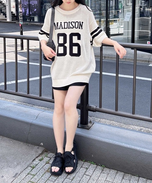 INGNI(イング)の「ナンバーロゴ半袖メッシュニット(ニット/セーター・レディース・ブラック×ホワイト/ホワイト×ブラック・M)」の7枚目の写真