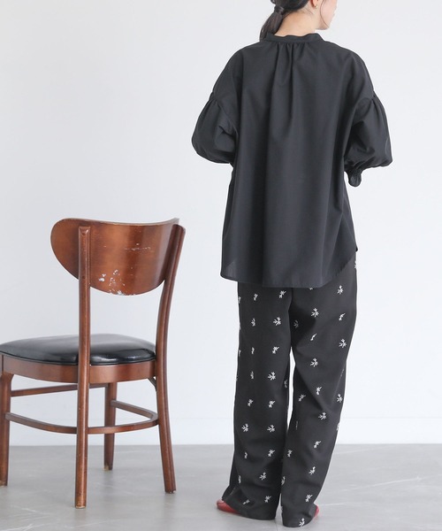 somari imagination（ソマリ イマジネーション）の「『7分袖フリルピンタックブラウス』（シャツ/ブラウス・レディース・ブラック/オフホワイト・1/2）」の21枚目の写真