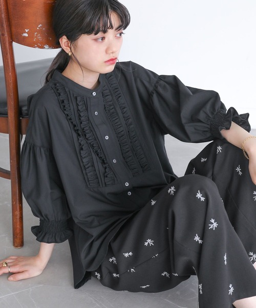 somari imagination（ソマリ イマジネーション）の「『7分袖フリルピンタックブラウス』（シャツ/ブラウス・レディース・ブラック/オフホワイト・1/2）」の18枚目の写真