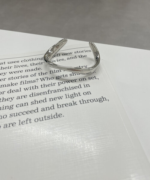 LOUNGEDRESS（ラウンジドレス）の「【GALENA】ドロップバングル（ブレスレット・レディース・ゴールド/シルバー・FREE）」の3枚目の写真