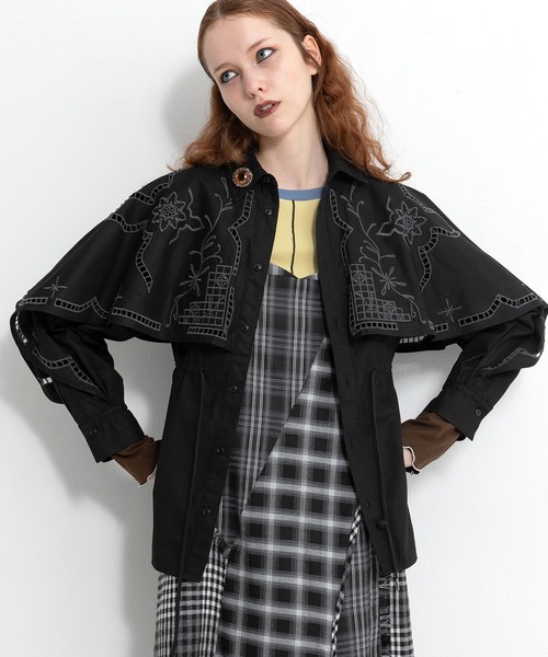 AULA AILA（アウラアイラ）の「エンブロイダリーケープデザインシャツ（テーラードジャケット・レディース・アイボリー/ブラック/グレー・0）」の18枚目の写真