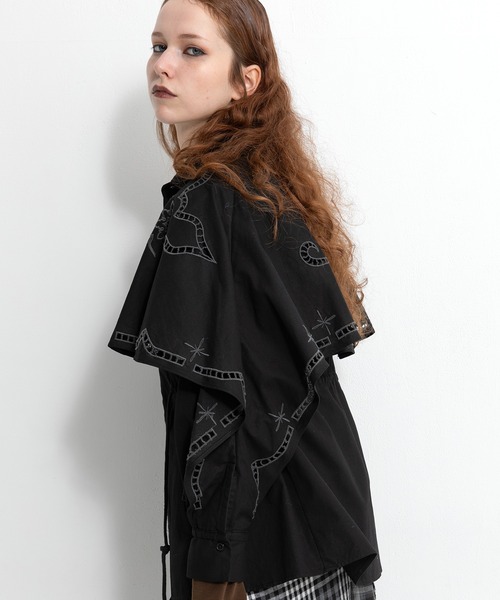 AULA AILA（アウラアイラ）の「エンブロイダリーケープデザインシャツ（テーラードジャケット・レディース・アイボリー/ブラック/グレー・0）」の17枚目の写真