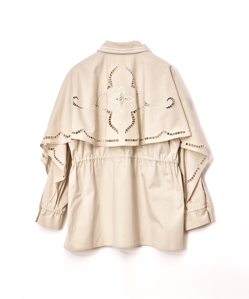 AULA AILA（アウラアイラ）の「エンブロイダリーケープデザインシャツ（テーラードジャケット・レディース・アイボリー/ブラック/グレー・0）」の4枚目の写真