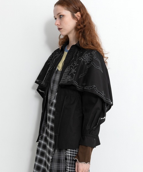 AULA AILA（アウラアイラ）の「エンブロイダリーケープデザインシャツ（テーラードジャケット・レディース・アイボリー/ブラック/グレー・0）」の16枚目の写真