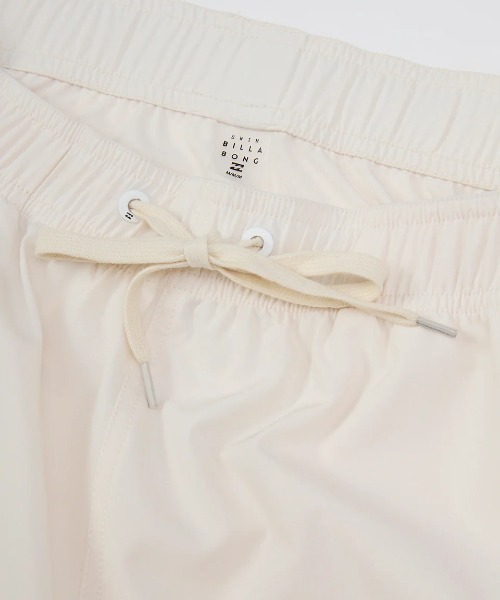 BILLABONG(ビラボン)の「【BILLABONG/ビラボン】25SS SUNSET ARCH BOARDSHORTS/水陸両用ウエストゴム撥水UVストレッチバックプリントロゴボードショーツ・サーフトランクス・バギーショーツ(水着)(水着・レディース・ホワイト/イエロー/ブルー/ブラック・MEDIUM/LARGE)」の5枚目の写真