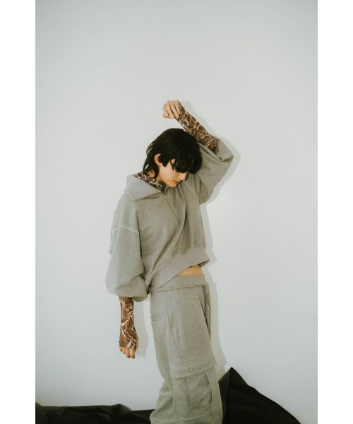 Knuth Marf(クヌースマーフ)の「half zip sweat tops(unisex)(スウェット・レディース・グレー/ブラック/アイボリー・MEDIUM/SMALL)」の17枚目の写真