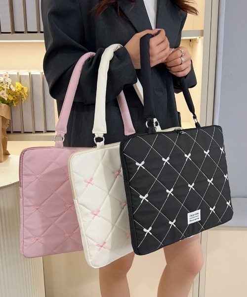 セール】【3色展開】リボン刺繍キルティングPCバッグ