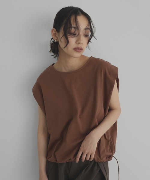 hellam(へラム)の「【販売終了】ドロストショルダータックTシャツ(Tシャツ/カットソー・レディース・チャコール/ブラウン/ブラック/オフホワイト・FREE)」の4枚目の写真
