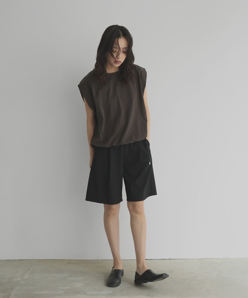hellam(へラム)の「【販売終了】ドロストショルダータックTシャツ(Tシャツ/カットソー・レディース・チャコール/ブラウン/ブラック/オフホワイト・FREE)」の13枚目の写真