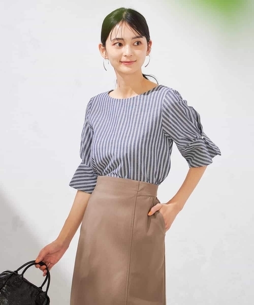 a.v.v(アーヴェヴェ)の「タックスリーブブラウス【WEB限定】(シャツ/ブラウス・レディース・ブラック/ネイビー・36/38/40)」の1枚目の写真