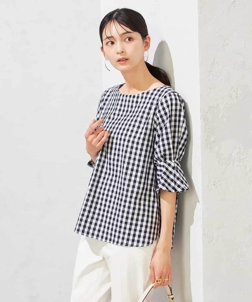 a.v.v(アーヴェヴェ)の「タックスリーブブラウス【WEB限定】(シャツ/ブラウス・レディース・ブラック/ネイビー・36/38/40)」の2枚目の写真