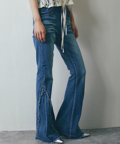 ANOTHER S（アナザーエス）の「ストレッチ素材フリンジフレアデニム（デニムパンツ・レディース・ブラック/ブルー・S/M/L）」の13枚目の写真