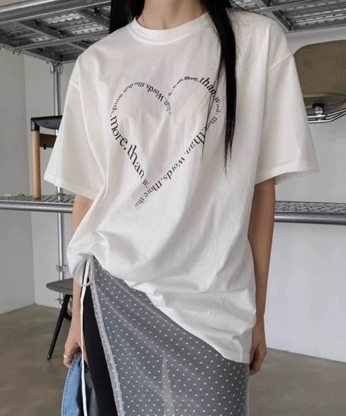 VIBGYOR(ヴィブジョー)の「フロントハートロゴプリントTシャツ 半袖(CZ)(Tシャツ/カットソー・レディース・ホワイト/ブラック/グレー・MEDIUM/LARGE)」の2枚目の写真