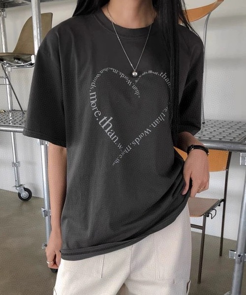 VIBGYOR(ヴィブジョー)の「フロントハートロゴプリントTシャツ 半袖(CZ)(Tシャツ/カットソー・レディース・ホワイト/ブラック/グレー・MEDIUM/LARGE)」の4枚目の写真